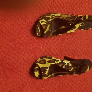 JESSICA SIMPSON LEPPARD PRINT HEELS